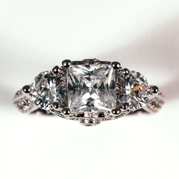 Three Stone Princess Cut Diamond Simulant Sterling Silver Ring Size 8 - Picture 2 of 3